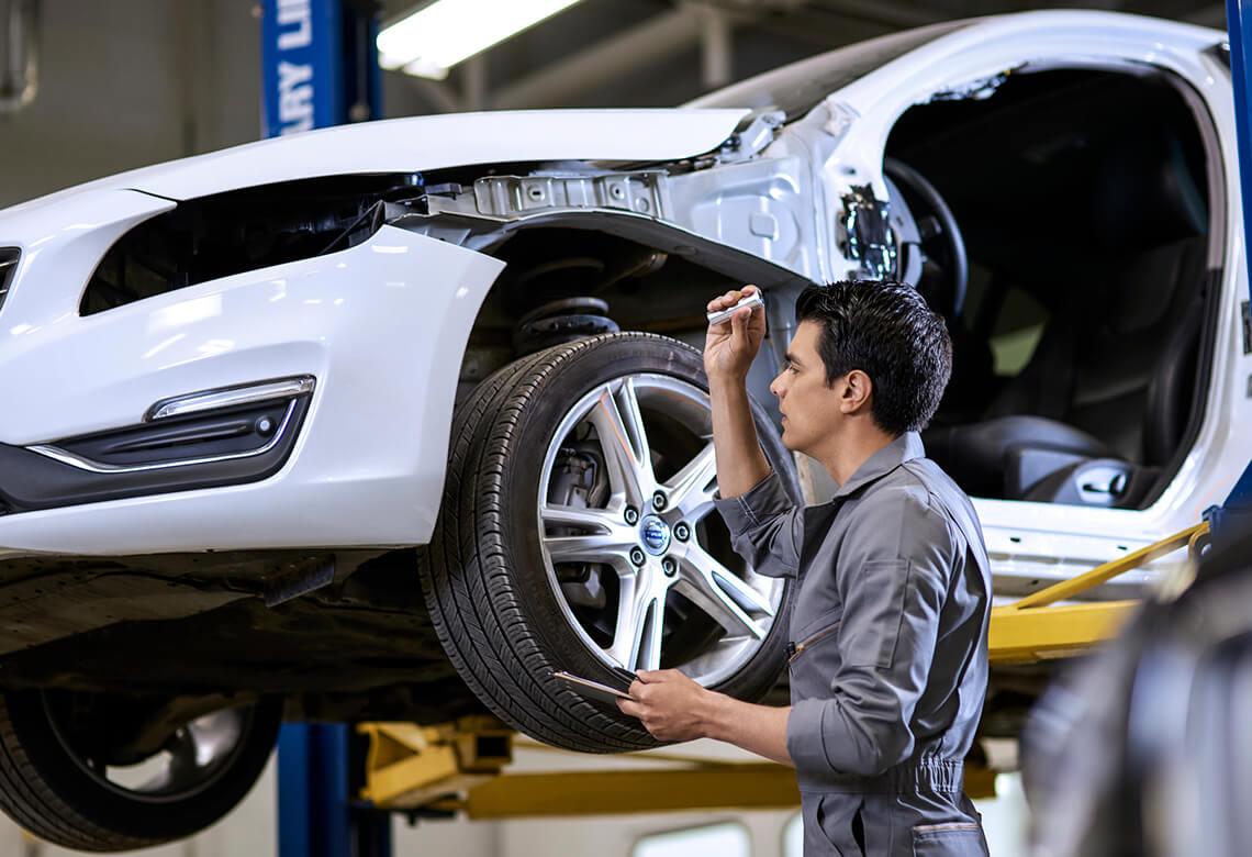 Para que tu Volvo siempre luzca como nuevo, contamos con reparación de latonería y pintura.